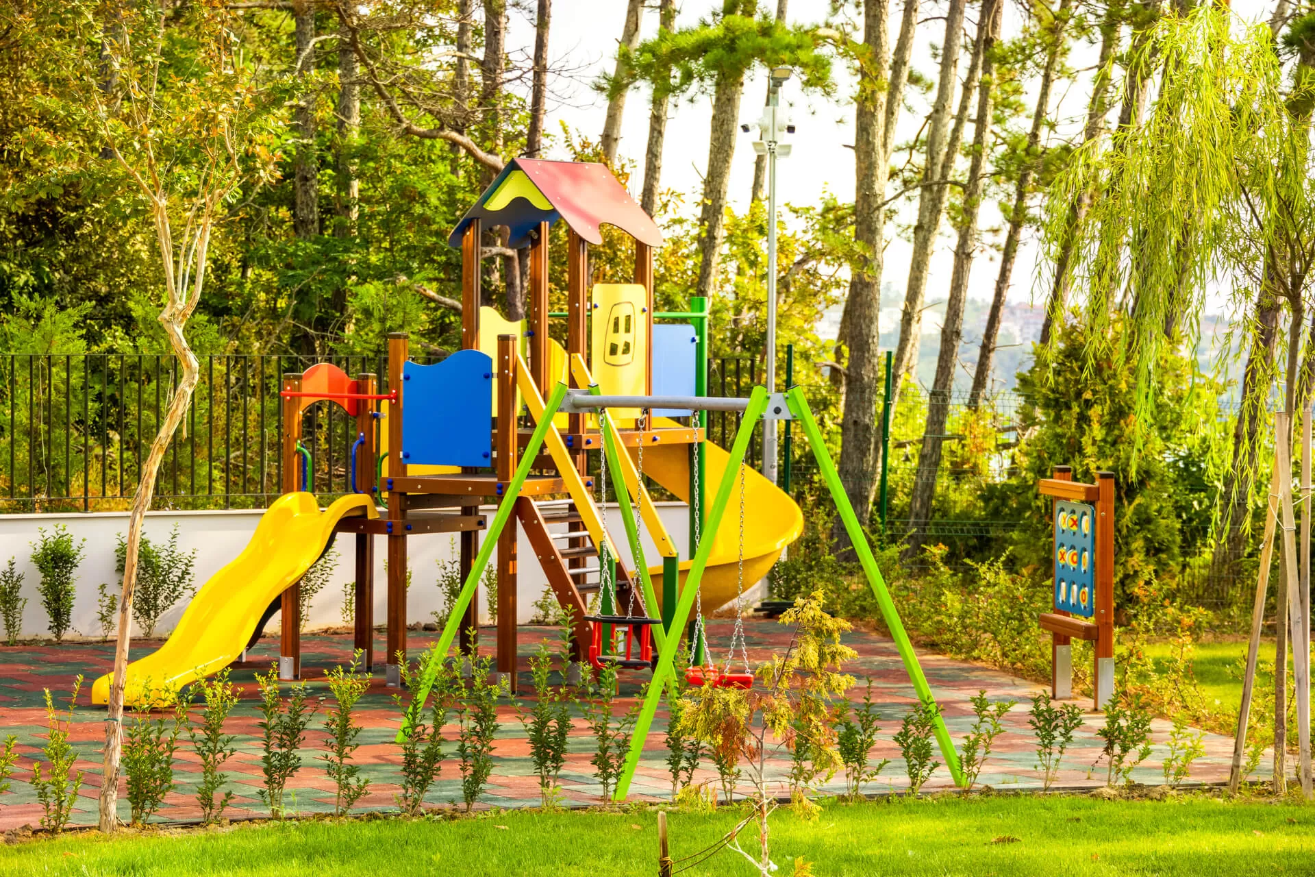 Жилищен комплекс с детска площадка