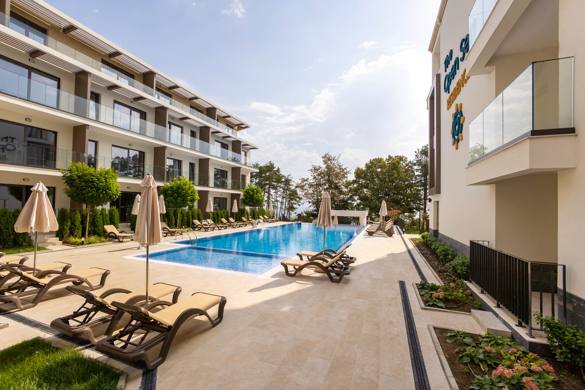 Какви удобства се предлагат в Open Sea Residence?